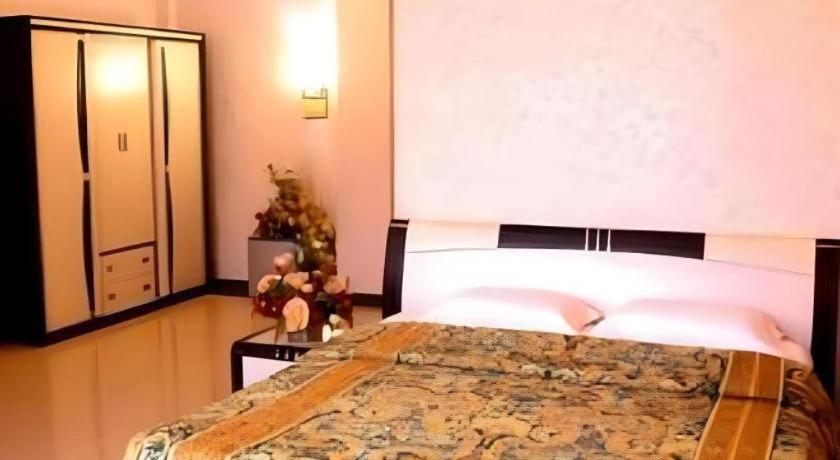 V3 Hotel Surabaya Eksteriør bilde